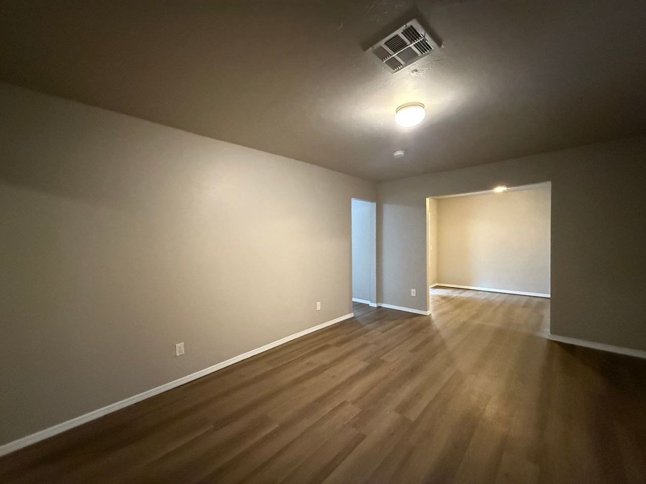 1005 Sw 63rd St - Photo 3 of 40