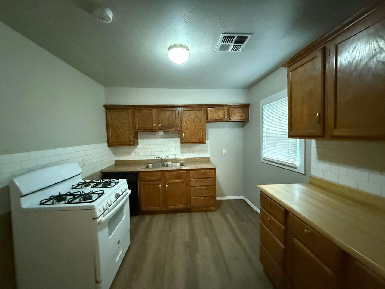 1005 Sw 63rd St - Photo 7 of 40