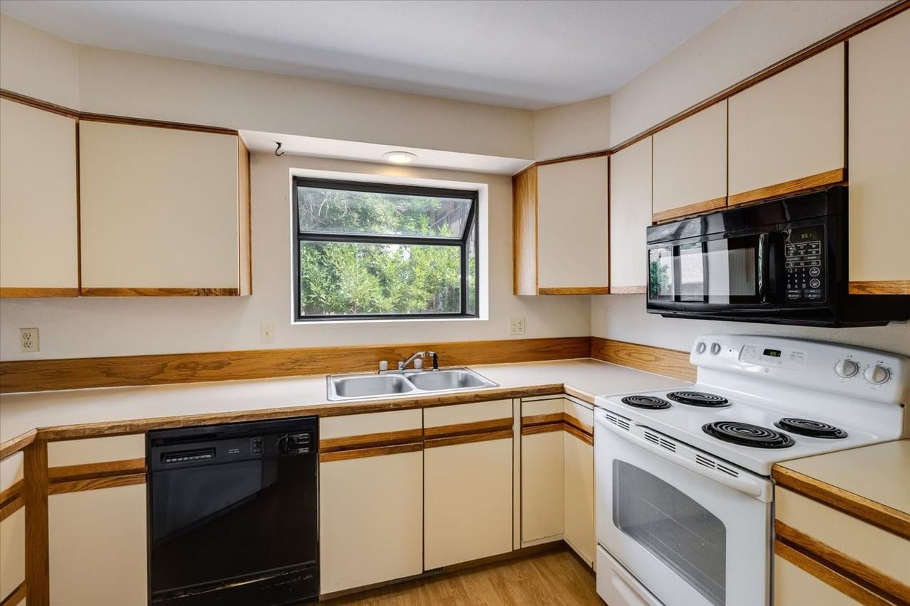 515 Manhattan Dr #104 - Photo 7 of 21