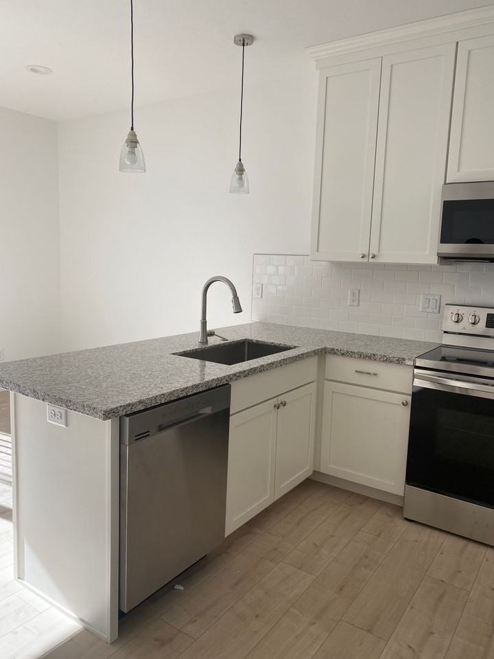 430 S 3rd W - Photo 3 of 35