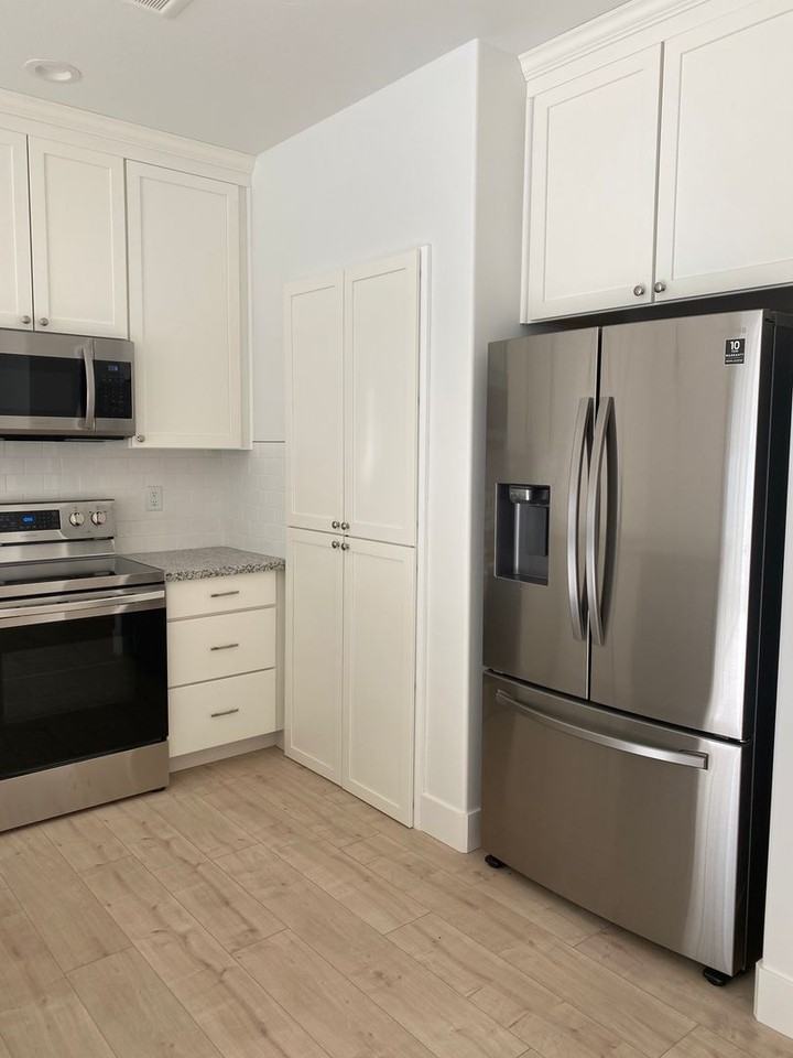 430 S 3rd W - Photo 4 of 35