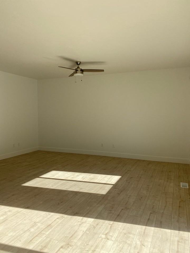 430 S 3rd W - Photo 7 of 35