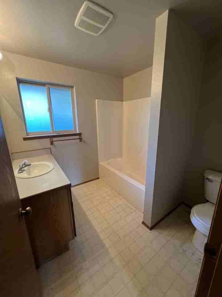 1017 N Baker Ave - Photo 2 of 8