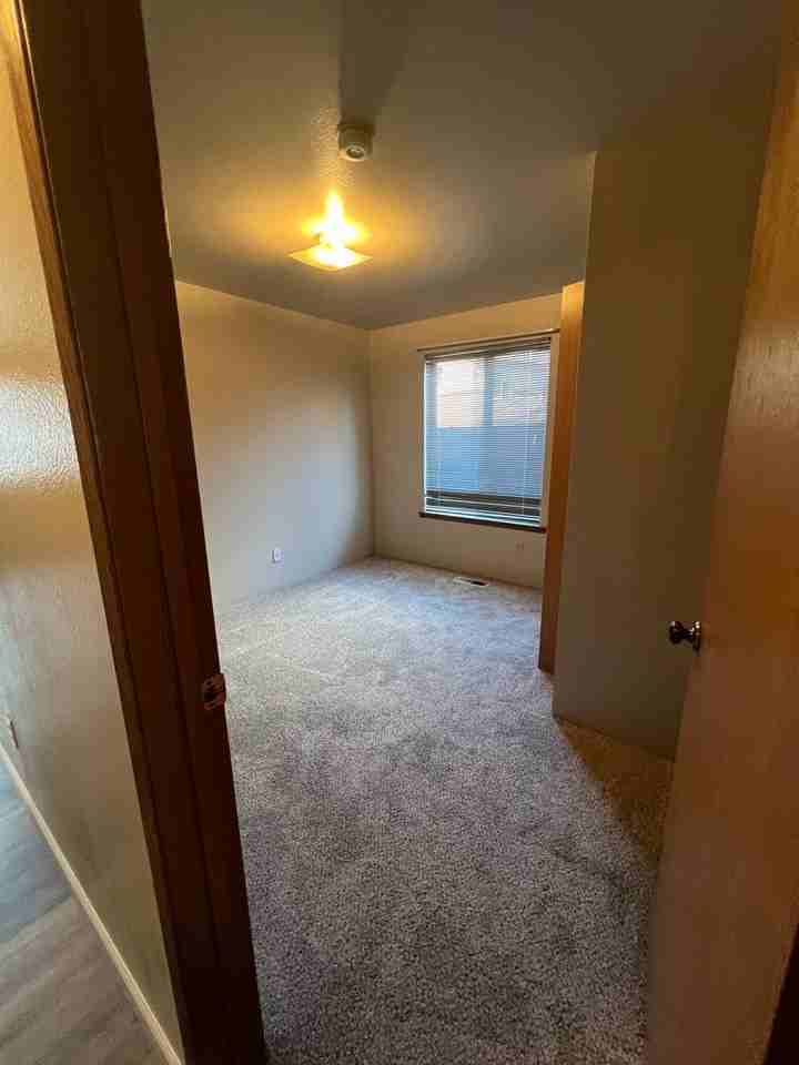 1017 N Baker Ave - Photo 3 of 8