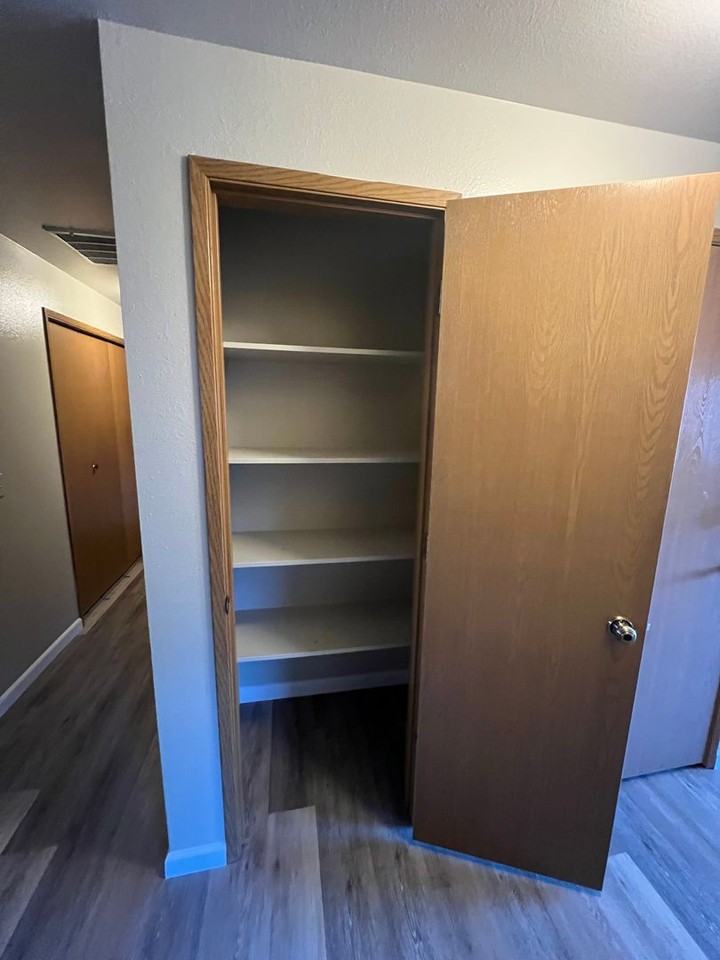 1017 N Baker Ave - Photo 4 of 8