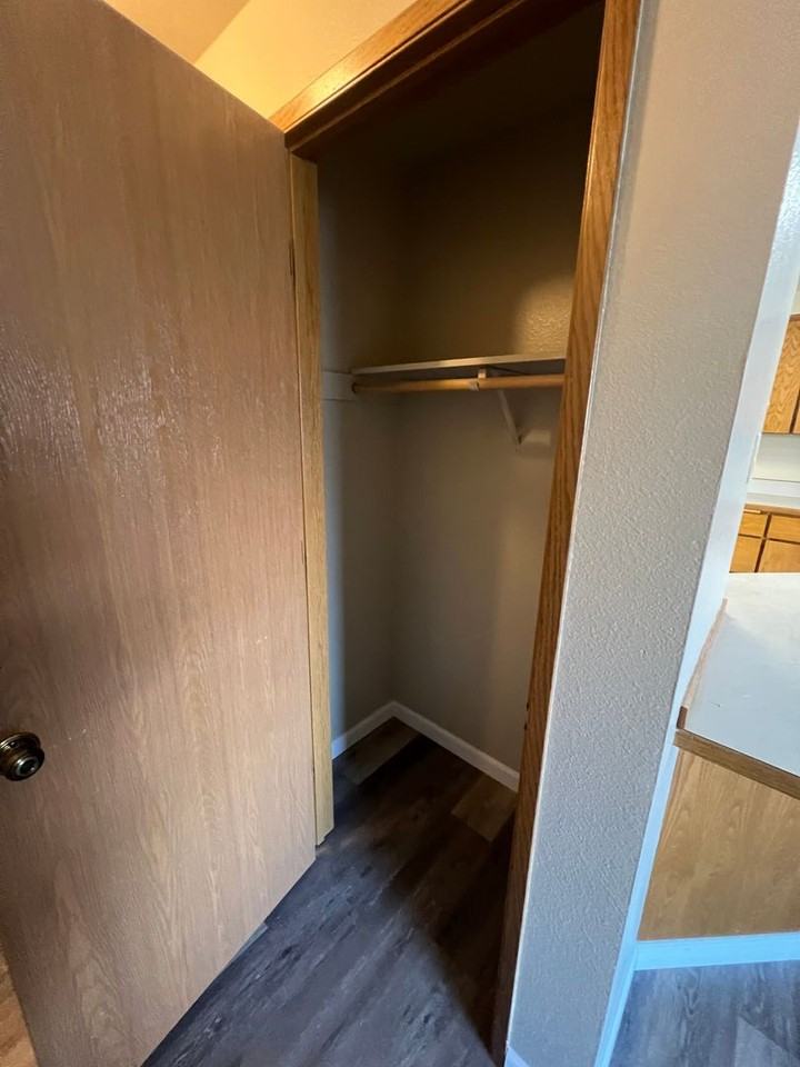 1017 N Baker Ave - Photo 5 of 8
