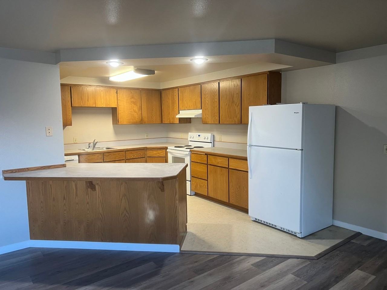 1017 N Baker Ave - Photo 6 of 8
