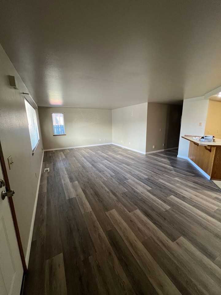 1017 N Baker Ave - Photo 7 of 8