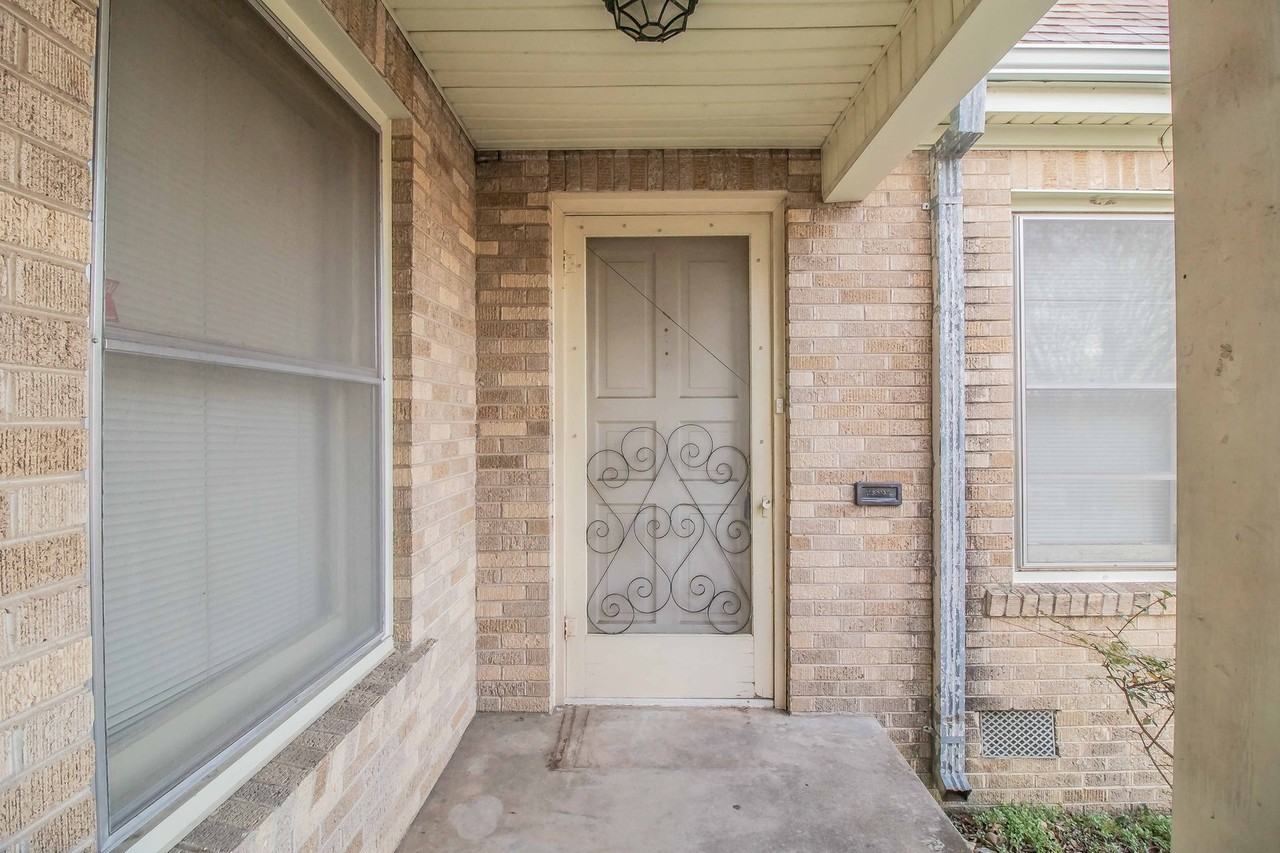 4411 Pershing Ave - Photo 3 of 22