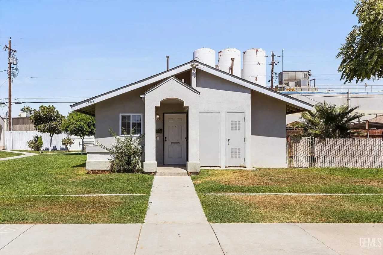 1604 E 11th St - Photo 2 of 15