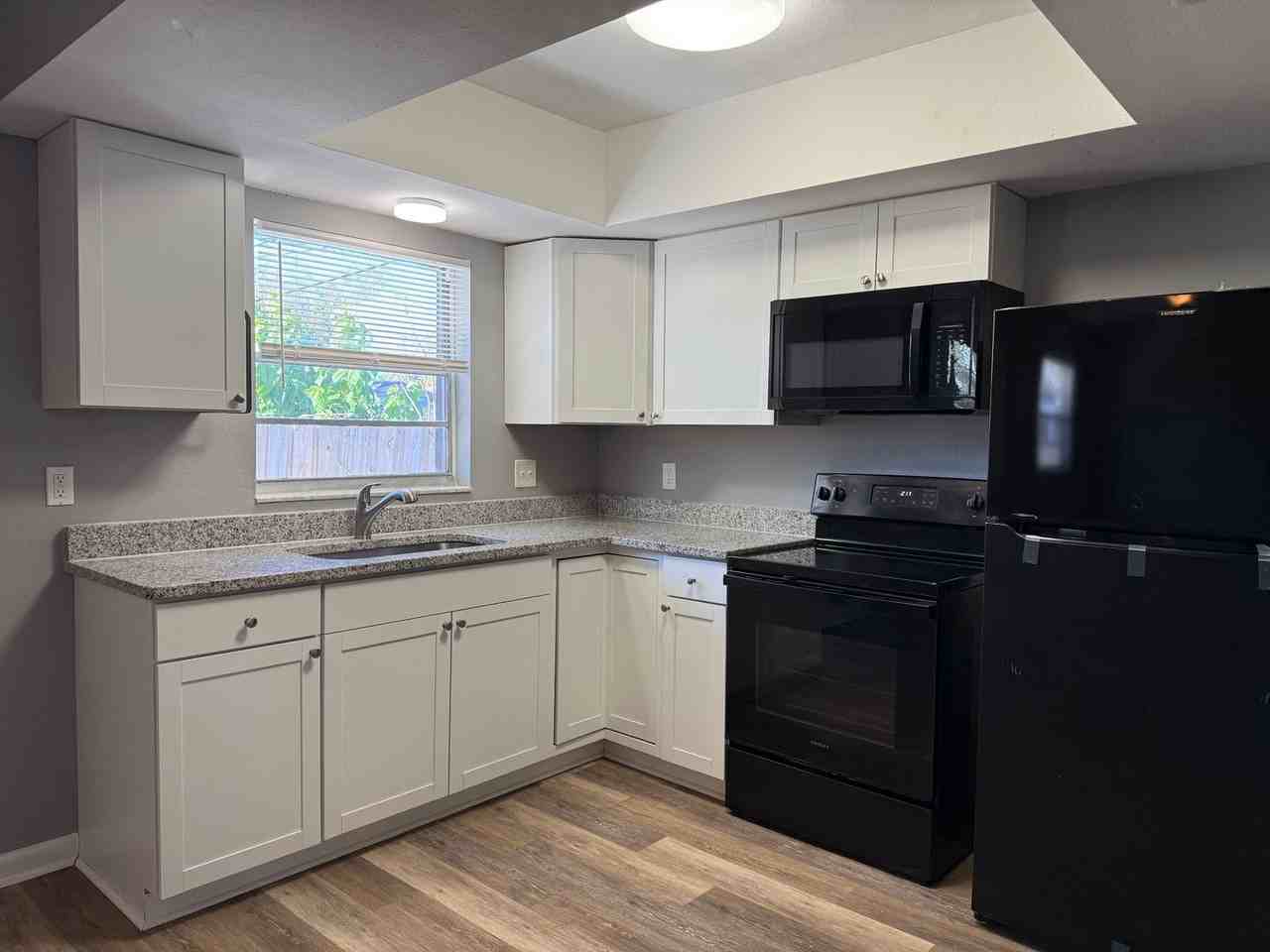 5401 65th Ave N #C - Photo 6 of 19