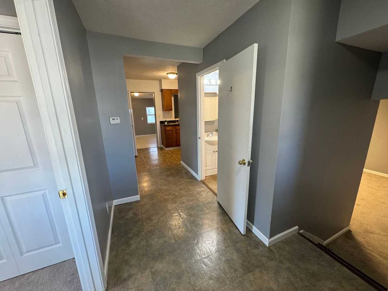 2927 S Glenwood Ave - Photo 3 of 26