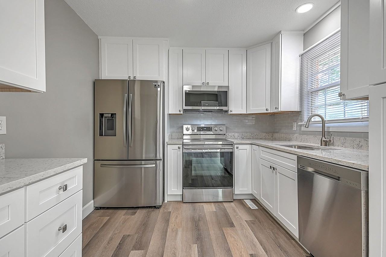 103 Clovercroft Dr - Photo 3 of 33