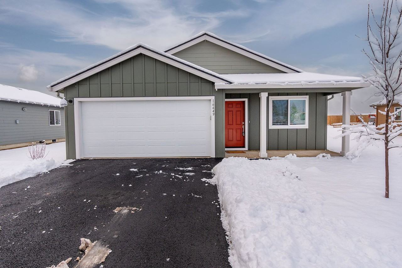 16649 Blue Pine St - Photo 2 of 30