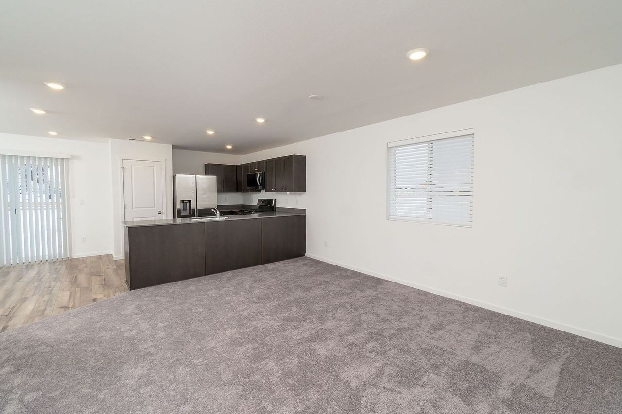 16649 Blue Pine St - Photo 4 of 30