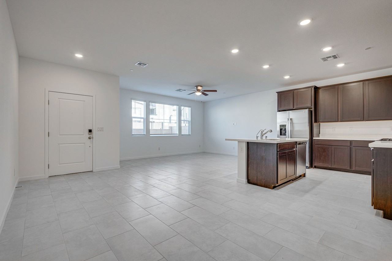 2546 Venetia Pointe St - Photo 2 of 22