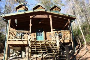 featured image of 6435 Parkway Rd