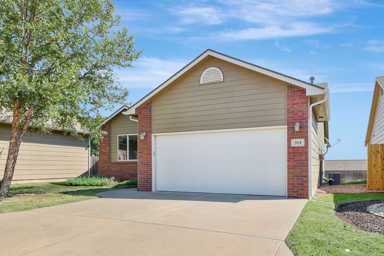 314 S Nineiron Ct - Photo 3 of 28