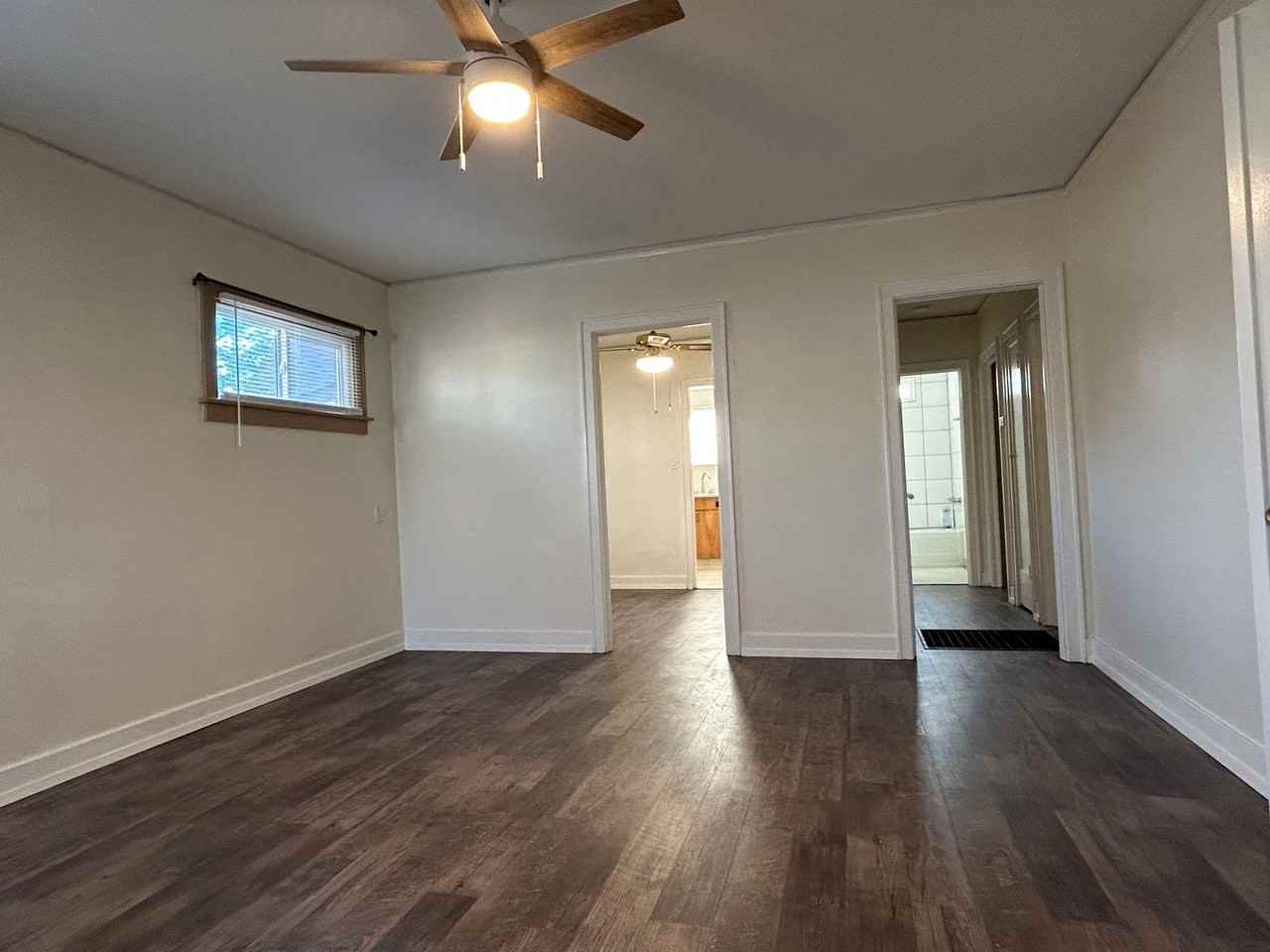 1305 Montgomery St - Photo 3 of 13