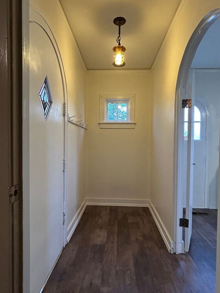 1305 Montgomery St - Photo 4 of 13