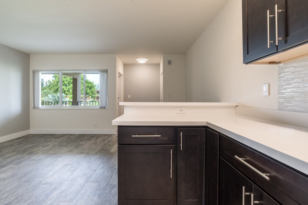 1675 Nw 4th Ave - Photo 3 of 18