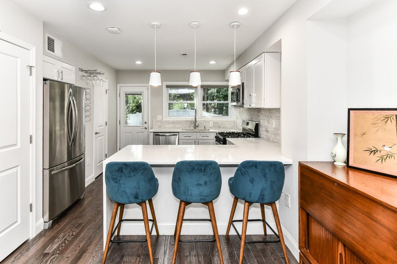 1350 Dexter Ter Se - Photo 4 of 21