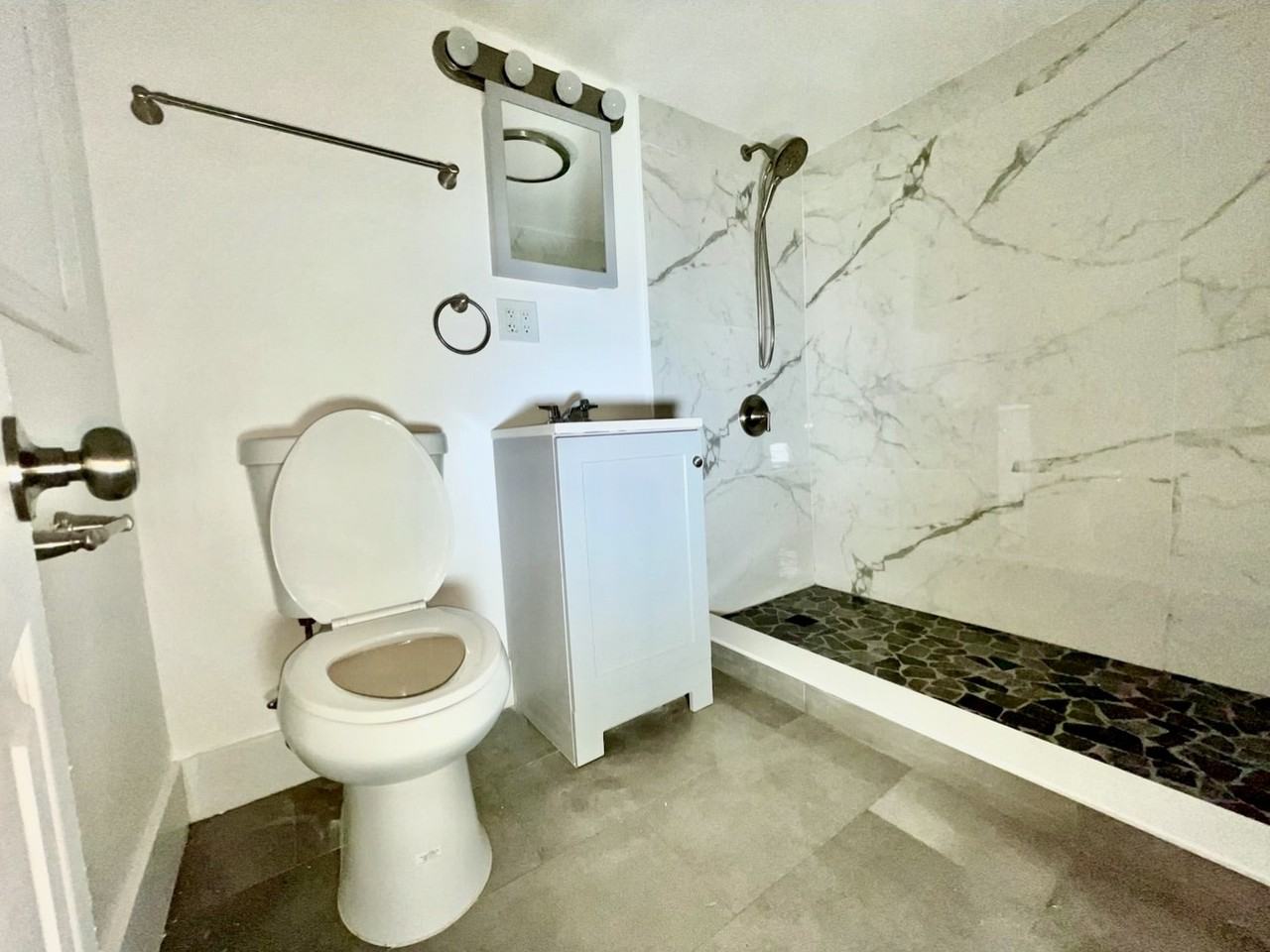 7 Sunset Road, Unit 3 - Photo 7 of 12