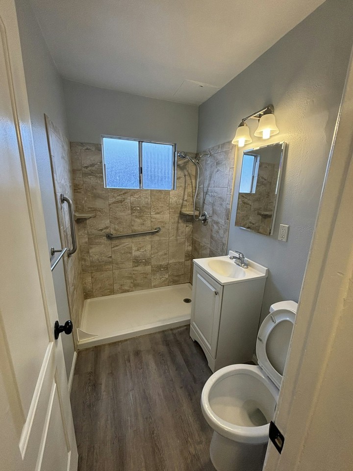 7641 Bright Ave, Unit B (Btm-back) - Photo 6 of 17