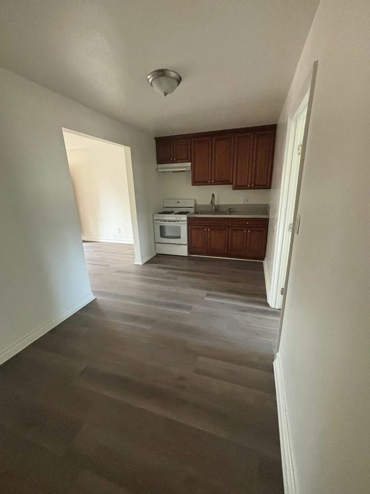 12738 Oak Street, Unit 6 - Photo 2 of 9