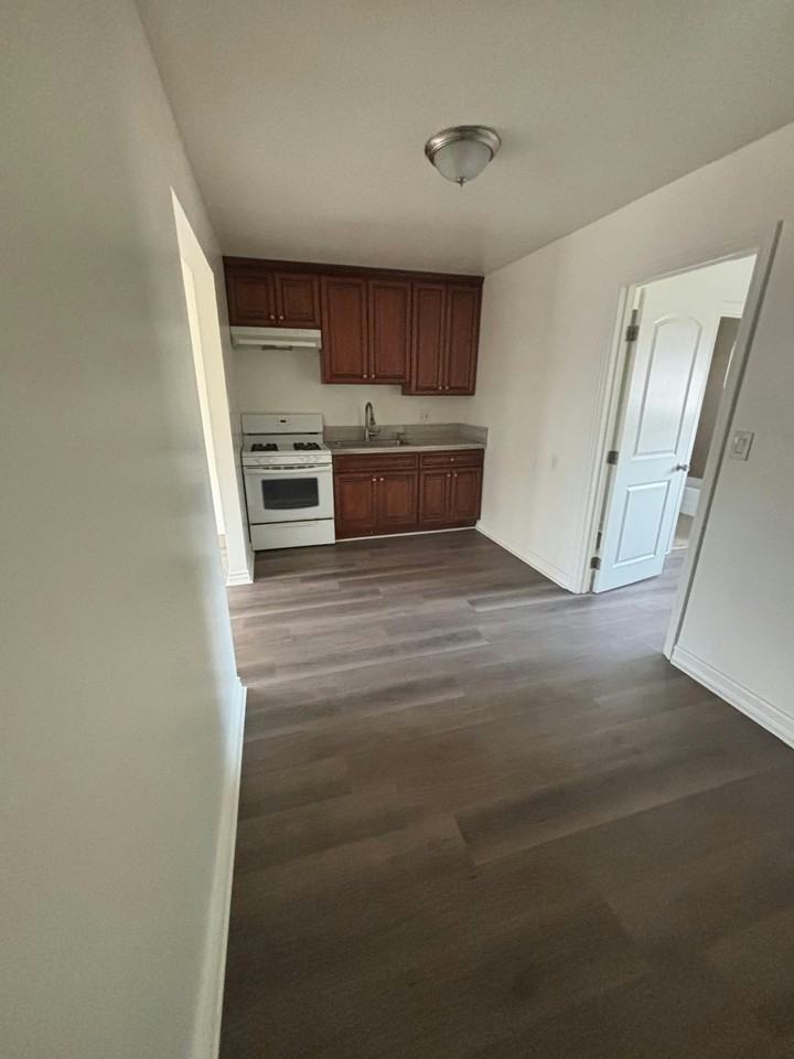 12738 Oak Street, Unit 6 - Photo 3 of 9