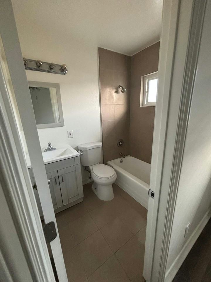 12738 Oak Street, Unit 6 - Photo 7 of 9