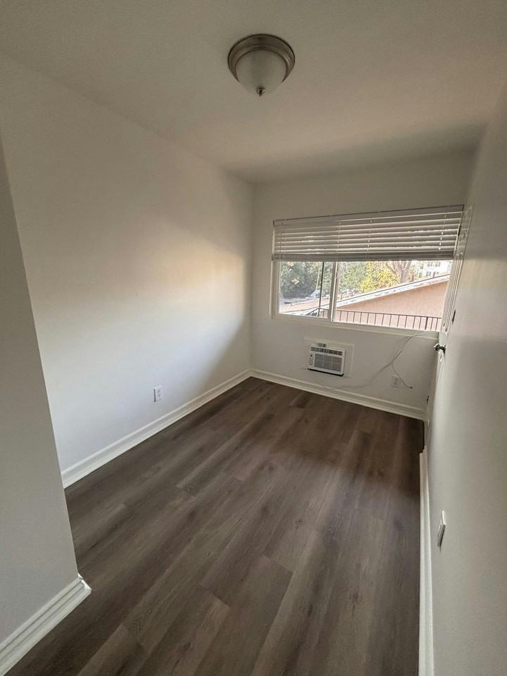 12738 Oak Street, Unit 6 - Photo 4 of 12