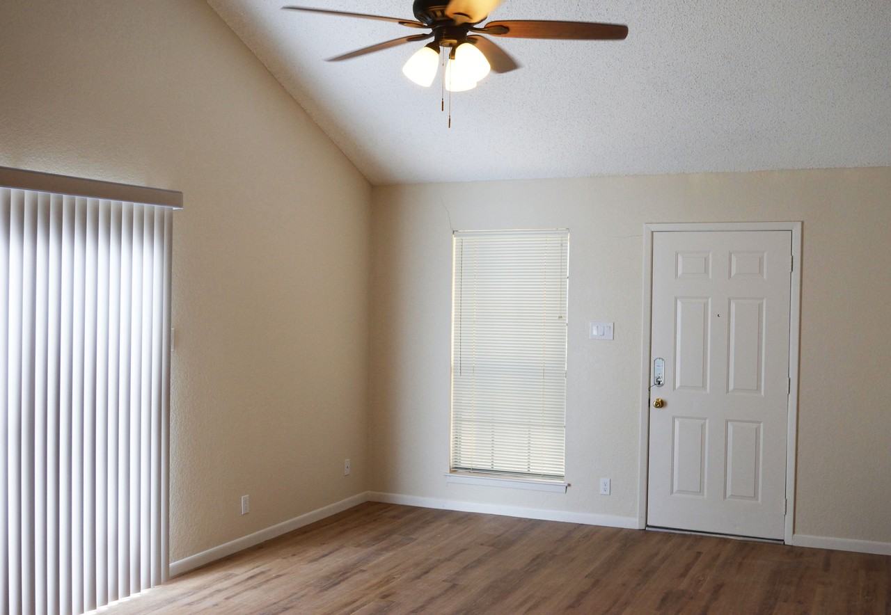 1737 Horseshoe Cir - Photo 3 of 18