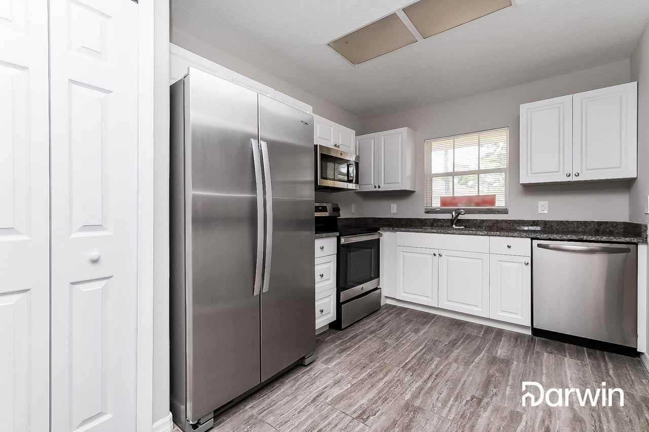 7805 Prospect Hill Cir - Photo 2 of 15