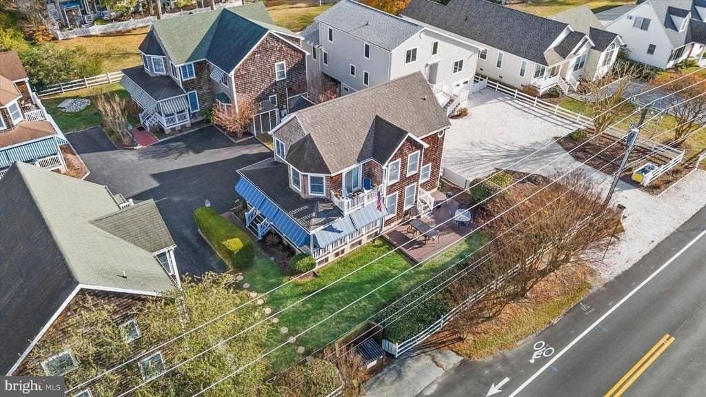 330 Garfield Parkway - Photo 6 of 50