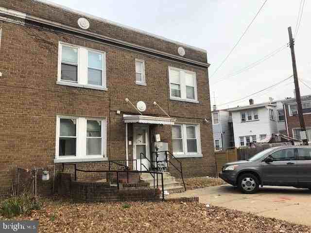 1528 Marion Barry Ave Se - Photo 4 of 23