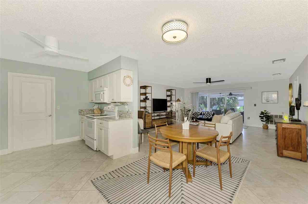 2643 Lear Rd - Photo 3 of 36