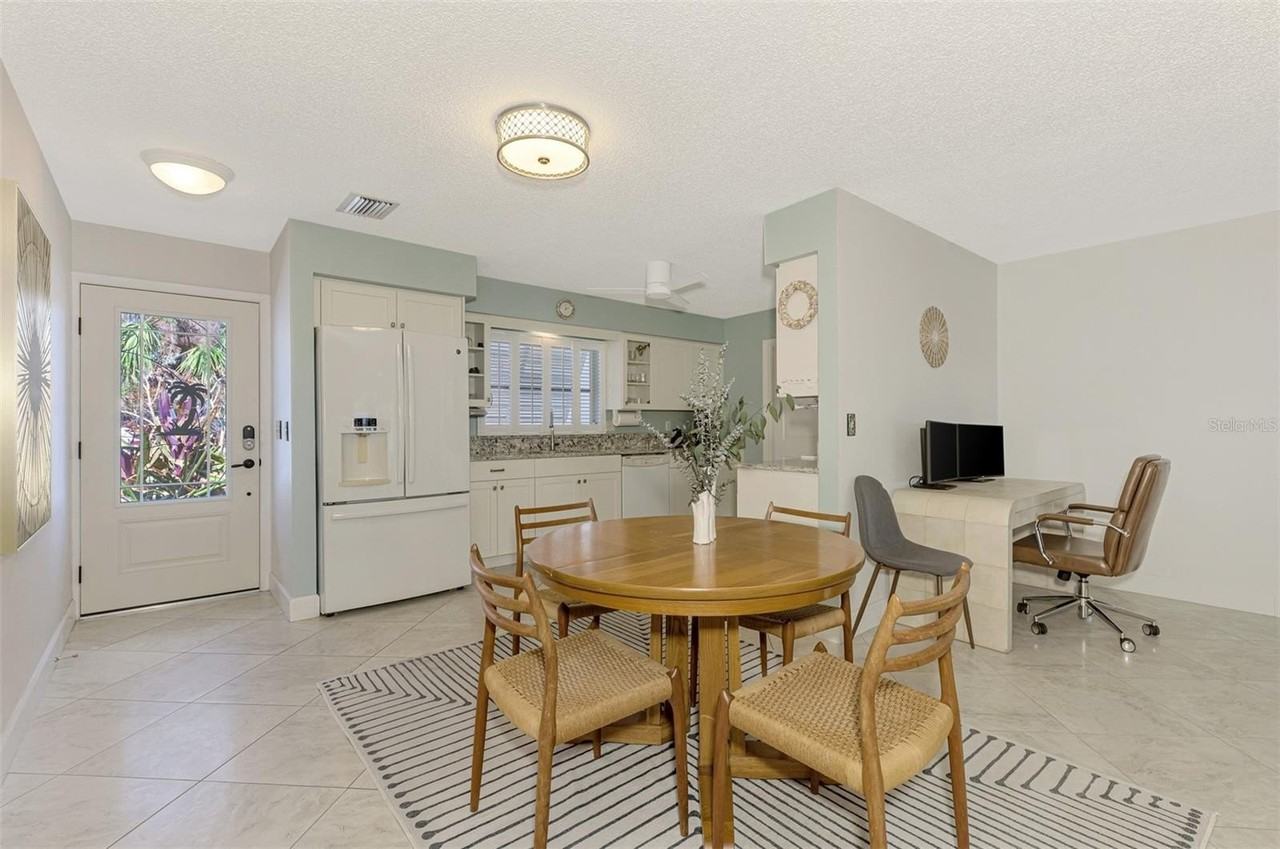 2643 Lear Rd - Photo 4 of 36