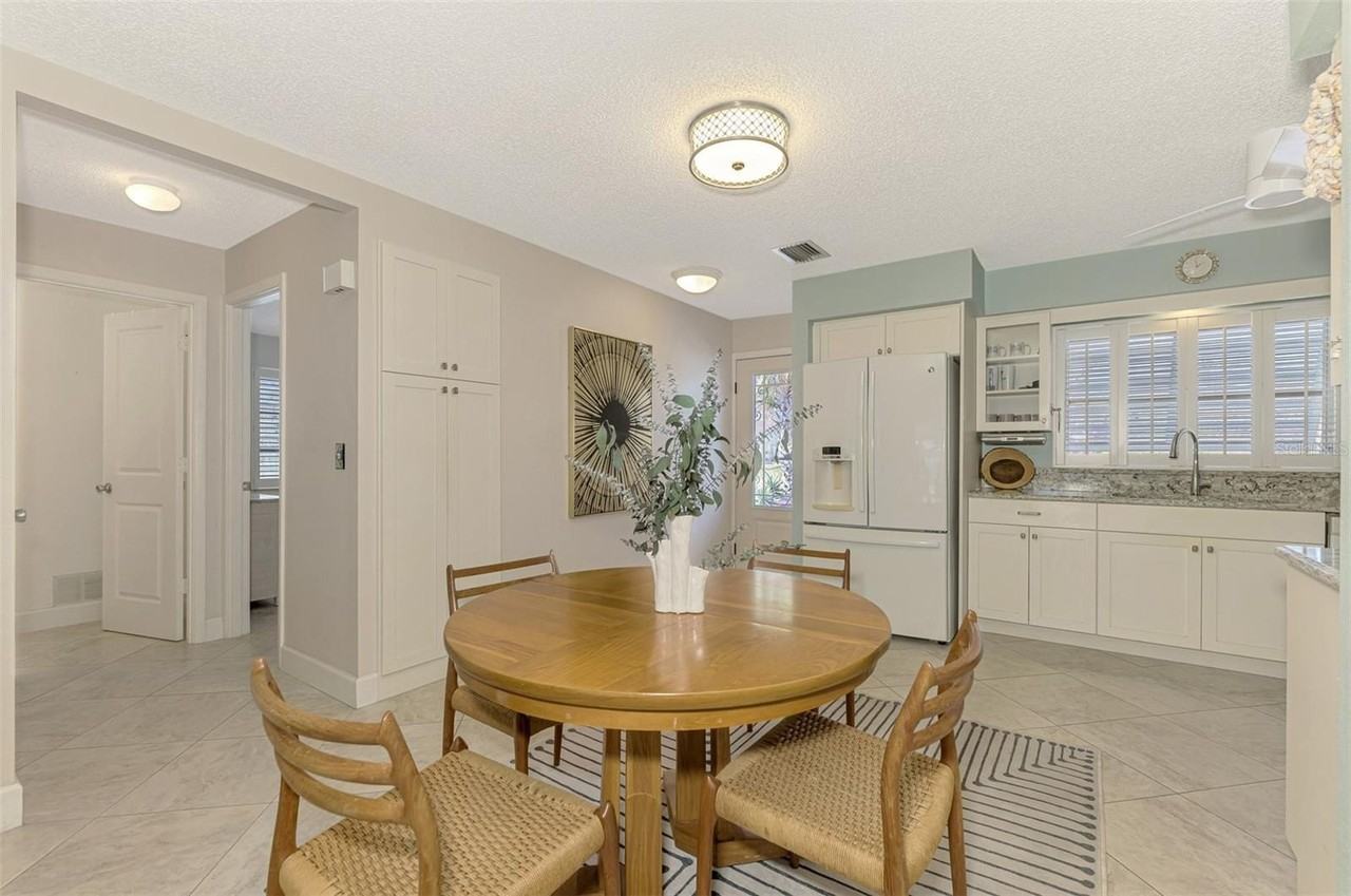 2643 Lear Rd - Photo 5 of 36