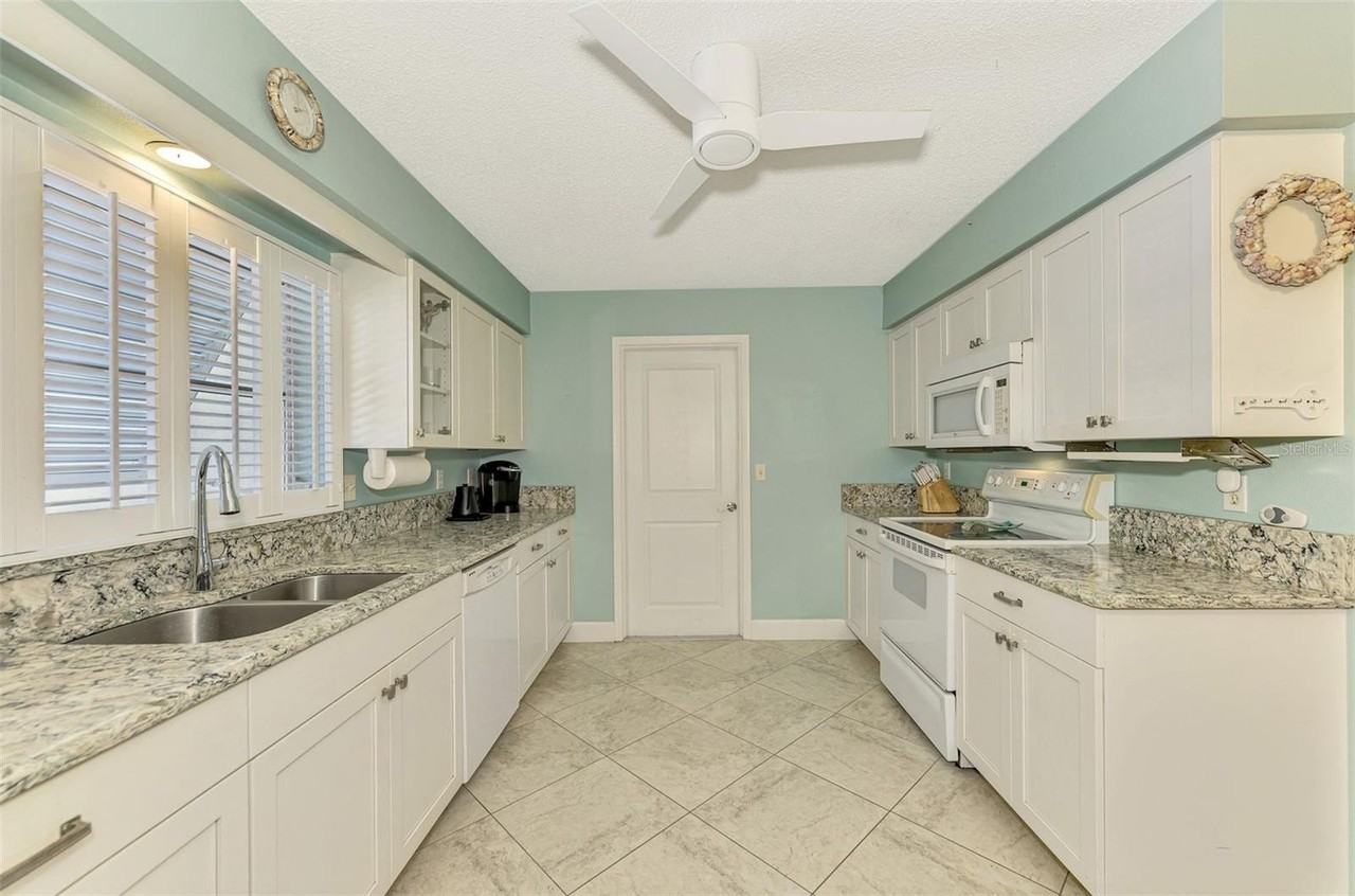 2643 Lear Rd - Photo 7 of 36