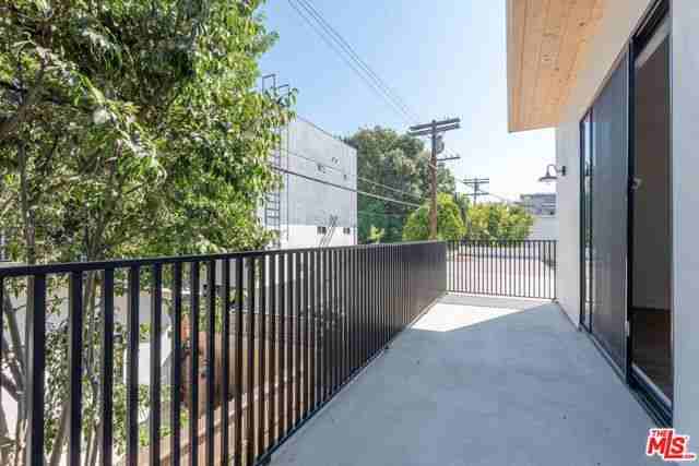 10845 Morrison St #1 - Photo 3 of 8