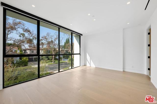 316 S Oakhurst Dr - Photo 2 of 8