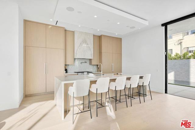 316 S Oakhurst Dr - Photo 3 of 8