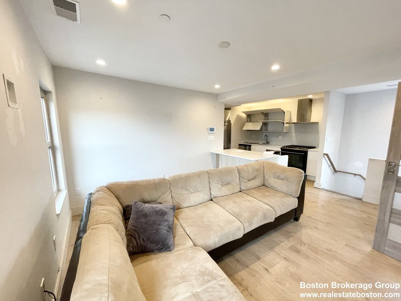 118 Buttonwood St #3 - Photo 3 of 11