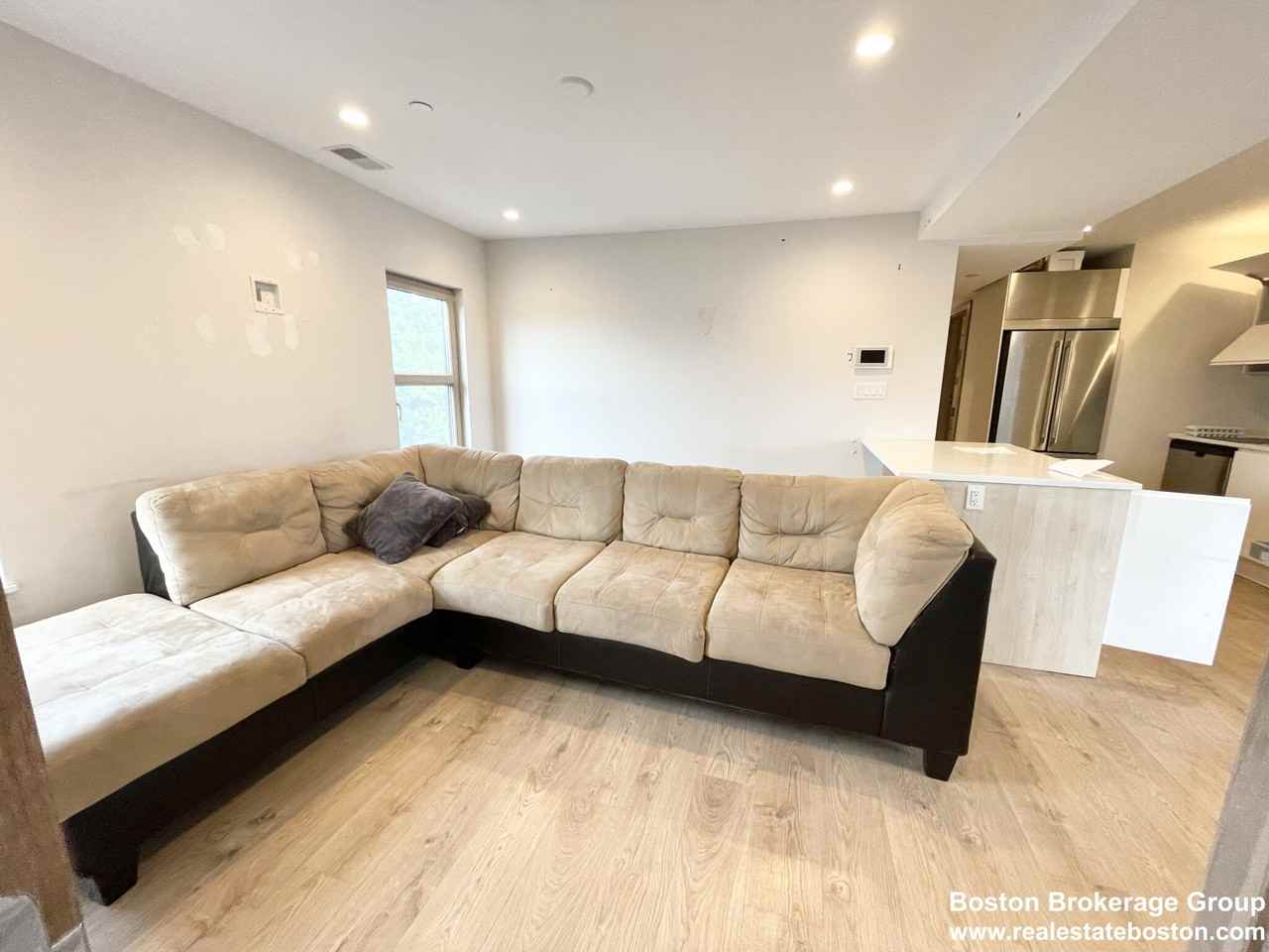 118 Buttonwood St #3 - Photo 4 of 11