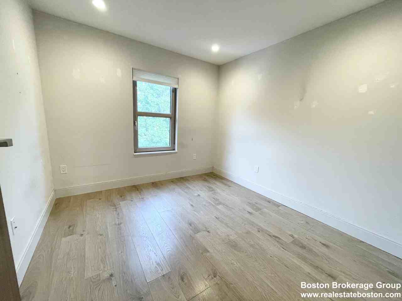 118 Buttonwood St #3 - Photo 6 of 11