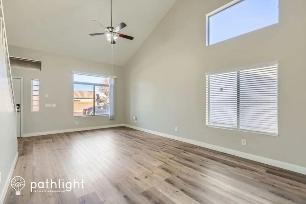 2645 S 63rd Ln - Photo 2 of 25