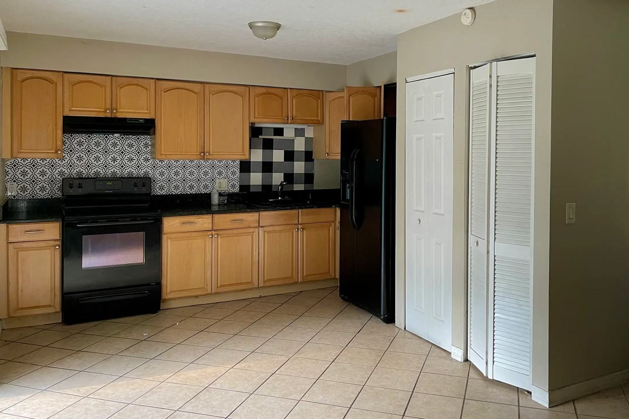 2001 Tanglewood Dr - Photo 3 of 9