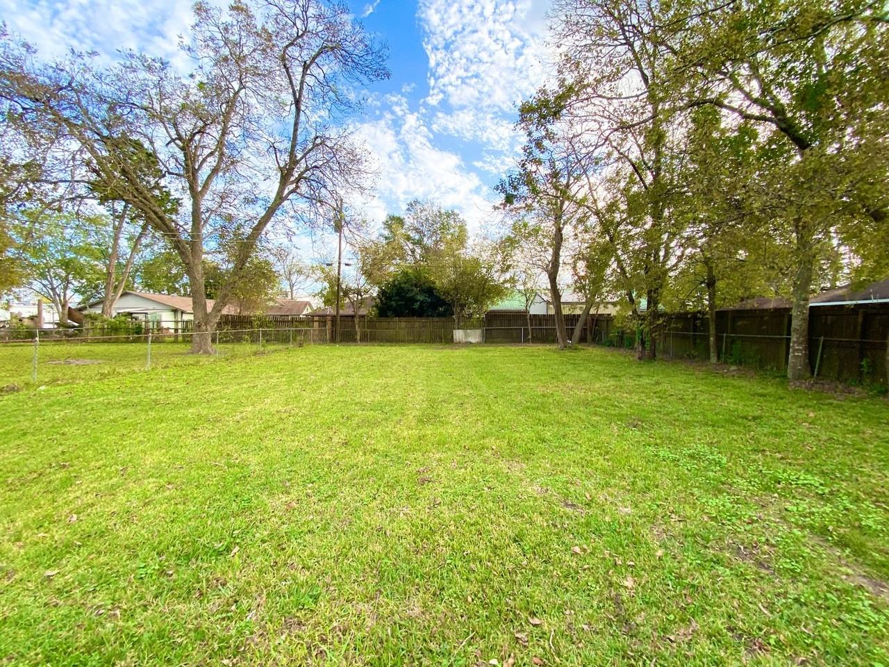 1232 San Felipe St - Photo 2 of 17