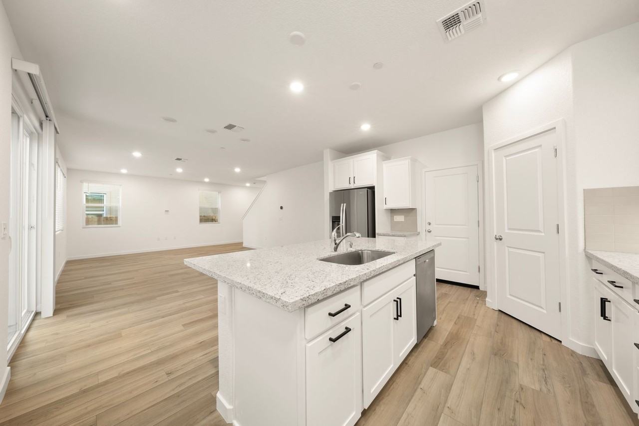 1841 Figg St - Photo 3 of 16